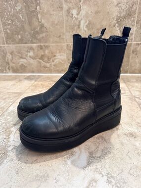 Steve Madden Black Leather Platform Chelsea Boots